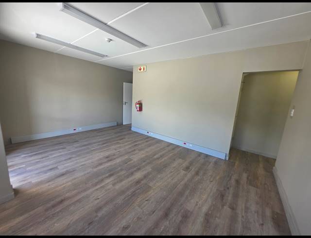 507M² WAREHOUSE TO LET IN FIRGROVE INDUSTRIAL ESTATE